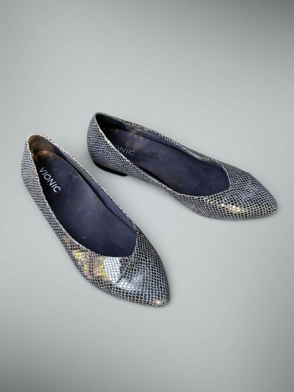 Vionic Caballo Pointed Toe Ballet Flats Gunmetal Snakeskin Print Size 9.5W
